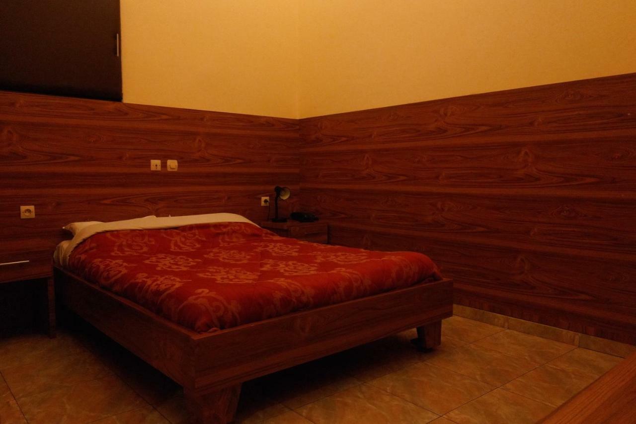Petit Motel Beijing Abidjan Exterior photo