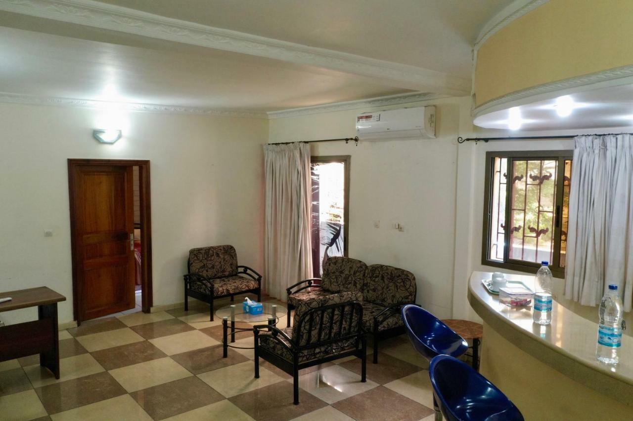 Petit Motel Beijing Abidjan Exterior photo